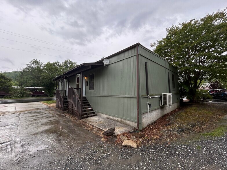 More Photos Of 134 Depot St, Bryson City Office Residential For Lease