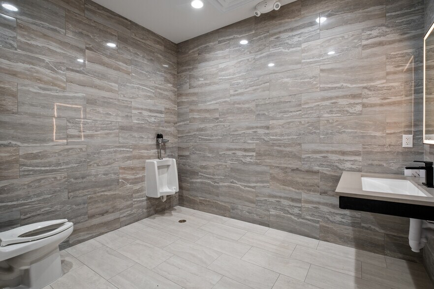 More Photos Of 150 Ann St NW, Grand Rapids Bank For Sale