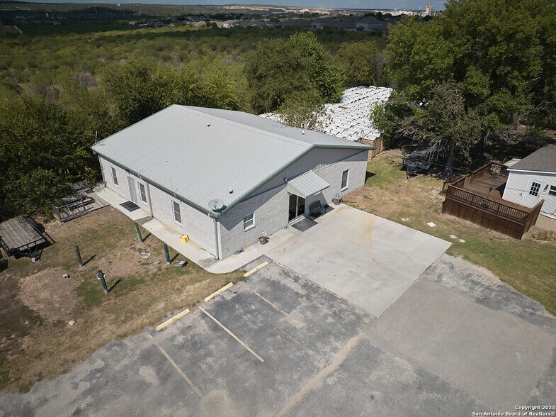 More Photos Of 25301 Interstate 35 N, New Braunfels Office For Sale