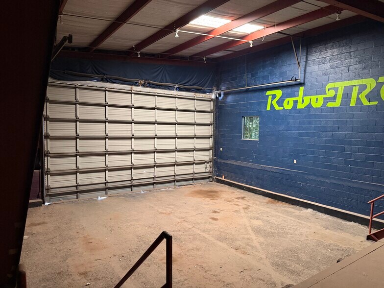 More Photos Of 6995 Industrial Ave, El Paso Flex For Lease