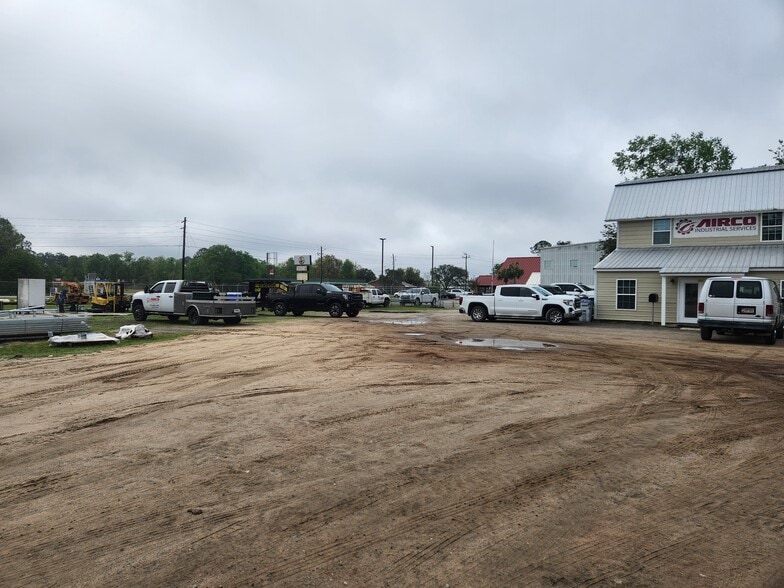 More Photos Of 1563 W Cherry St, Jesup Office For Sale