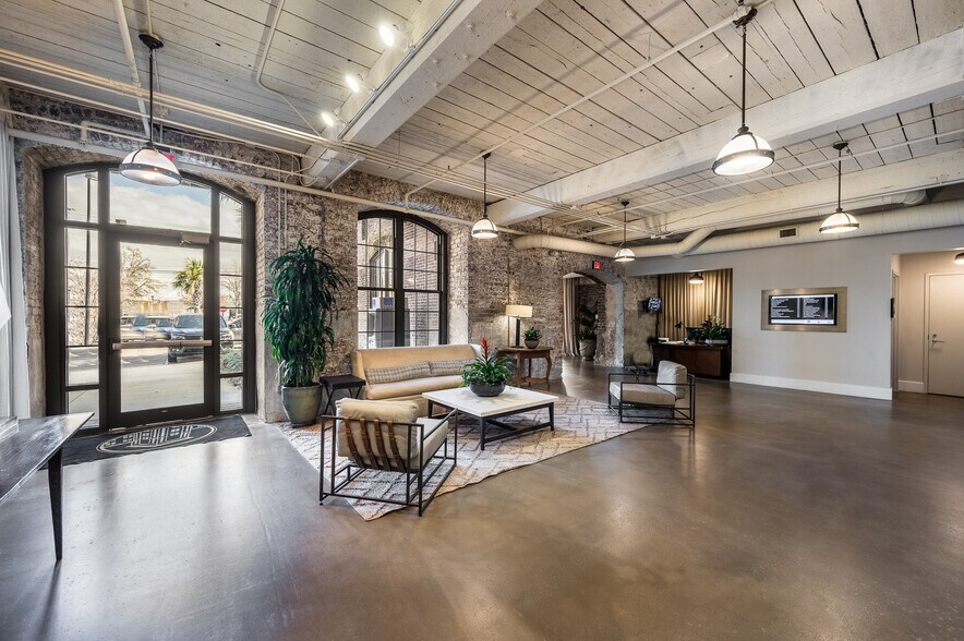 More Photos Of 6801 Carnegie Blvd, Charlotte Office Residential For Lease