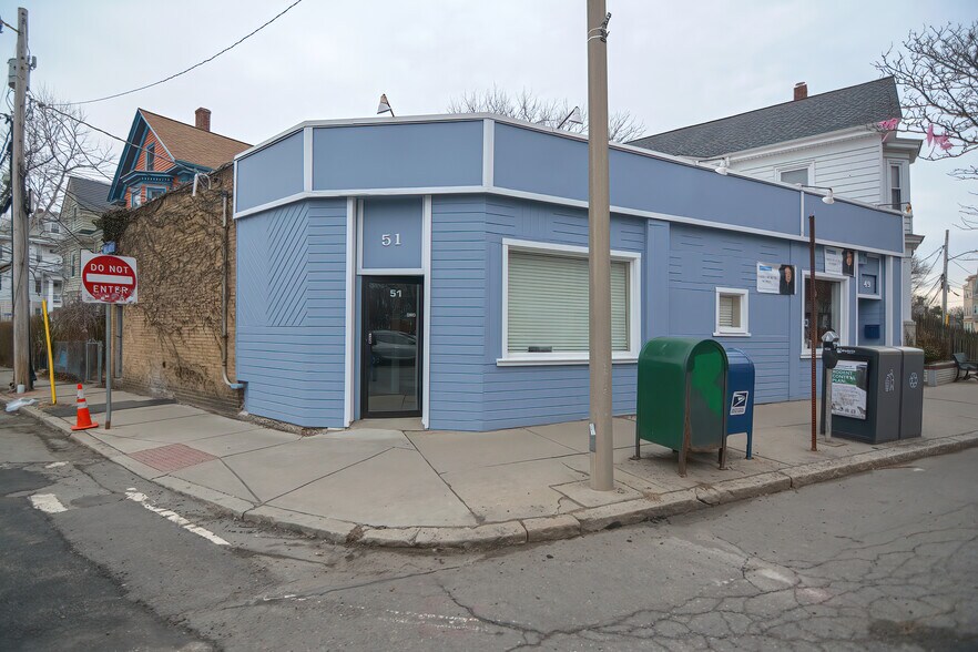 More Photos Of 49-51 Holland St, Somerville Storefront Retail Office For Lease