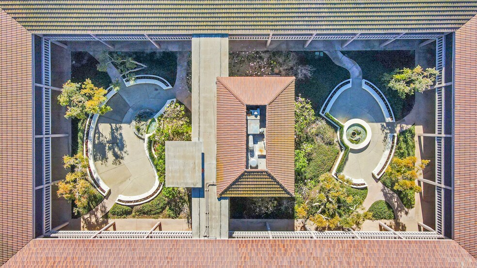 More Photos Of 601 E Daily Dr, Camarillo Office For Lease