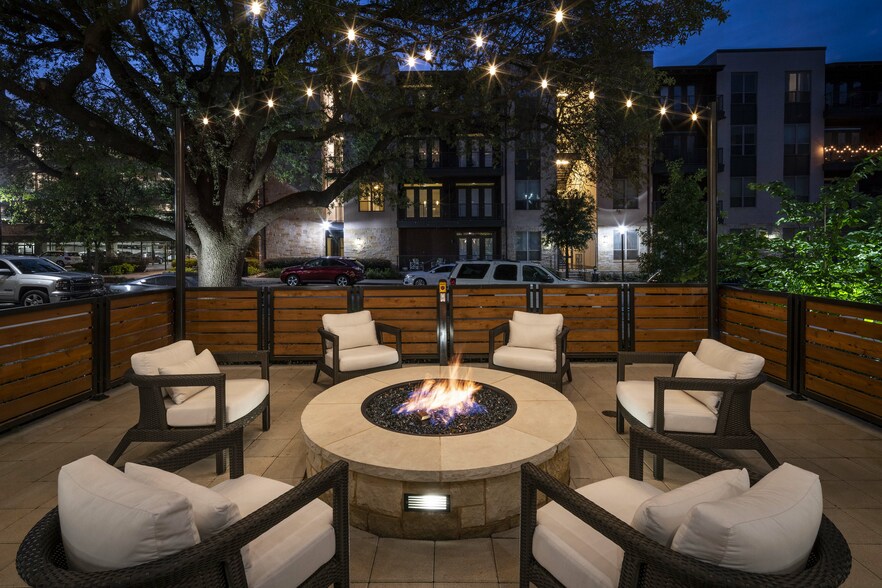 More Photos Of 4646 Amesbury Dr, Dallas Apartments For Lease