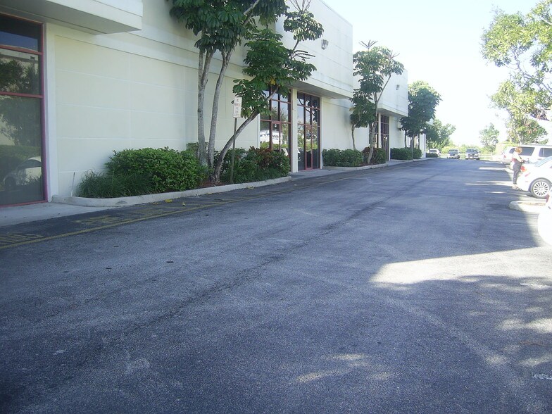 More Photos Of 1101-1197 Sawgrass Corporate Pky, Sunrise Light Manufacturing For Lease