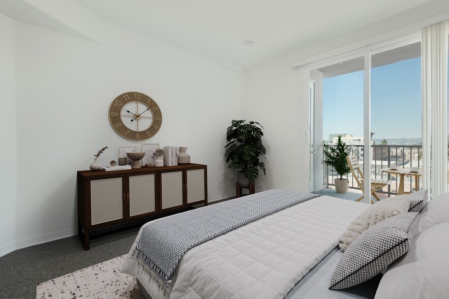 More Photos Of 422 S Lake St, Los Angeles Apartments For Sale