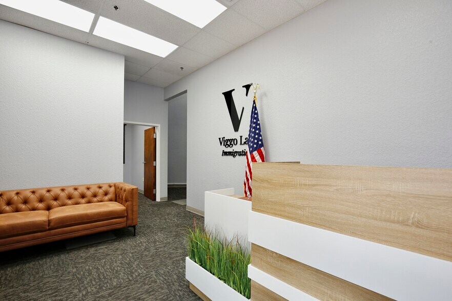 More Photos Of 6881 Kingspointe Pky, Orlando Flex For Lease