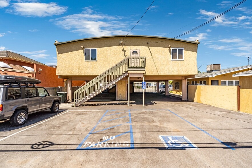 More Photos Of 608 S Harbor Blvd, Anaheim Office For Sale