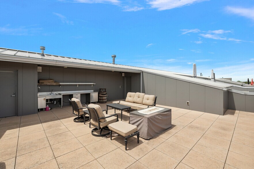 More Photos Of 148 Pit Ln, Pontiac Parking Garage For Sale