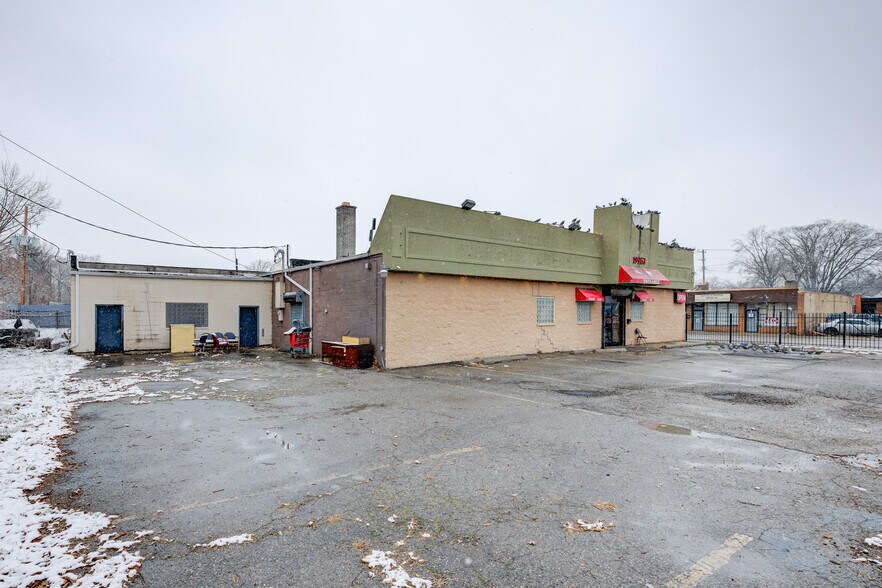 More Photos Of 19953 Conant St, Detroit Medical For Sale