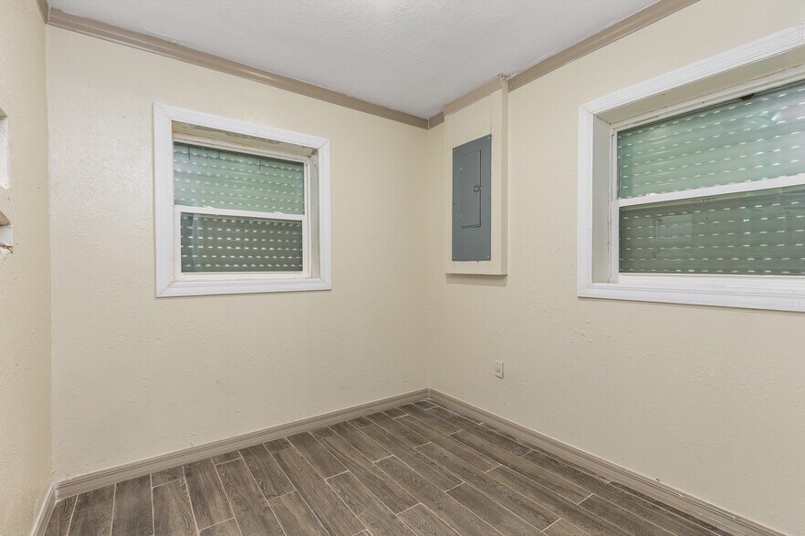 More Photos Of 918 S Adelle Ave, Deland Restaurant For Sale