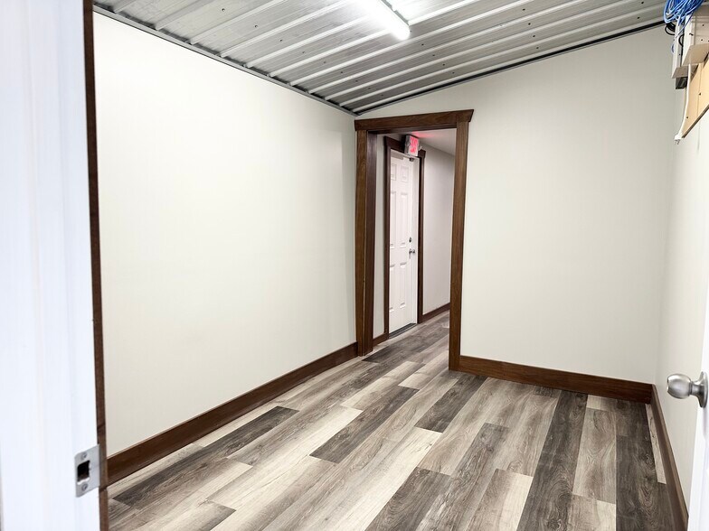 More Photos Of 4291 Manchester Ave NW, North Lawrence Office For Sale