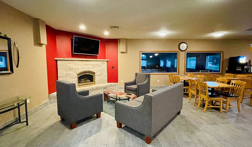 More Photos Of 717 E Bannerman Ave, Redgranite Hotel For Sale