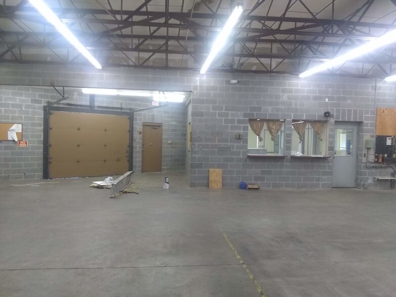 More Photos Of 4 Mall Terrace, Savannah Showroom For Sale