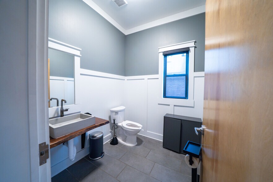 More Photos Of 152 N Tucker St, Memphis Loft Creative Space For Sale