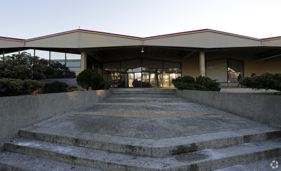 More Photos Of 3150-3260 Broadway E, Vancouver Distribution For Lease