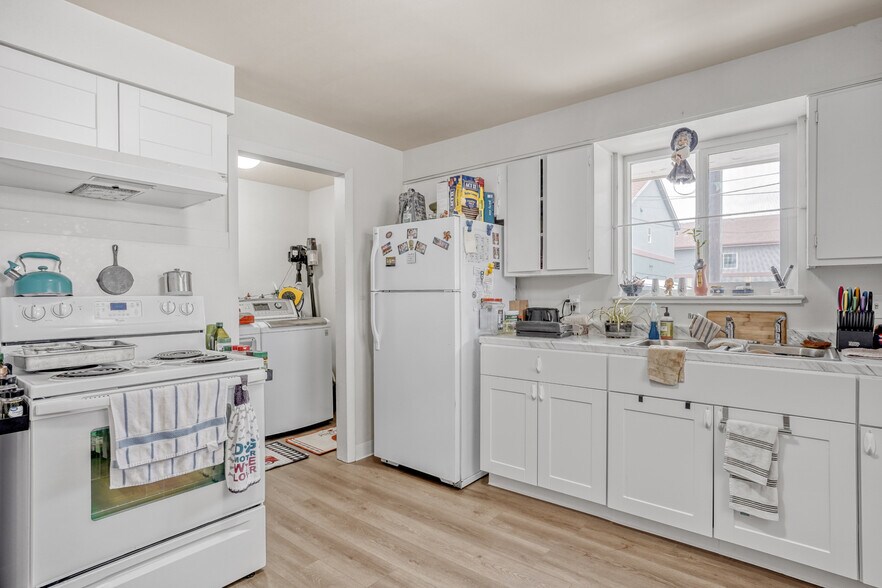 More Photos Of 1231 Akron St, Aurora Multifamily For Sale