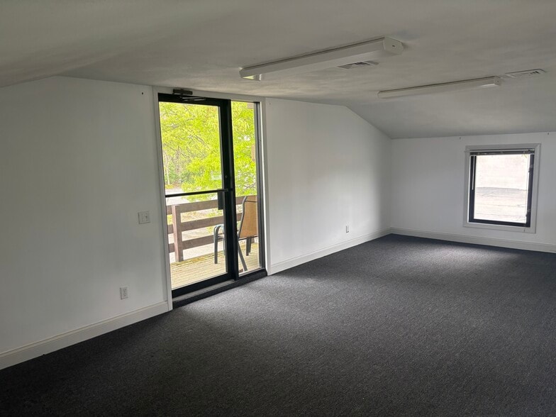More Photos Of 2660 Warwick Ave, Warwick Office For Sale