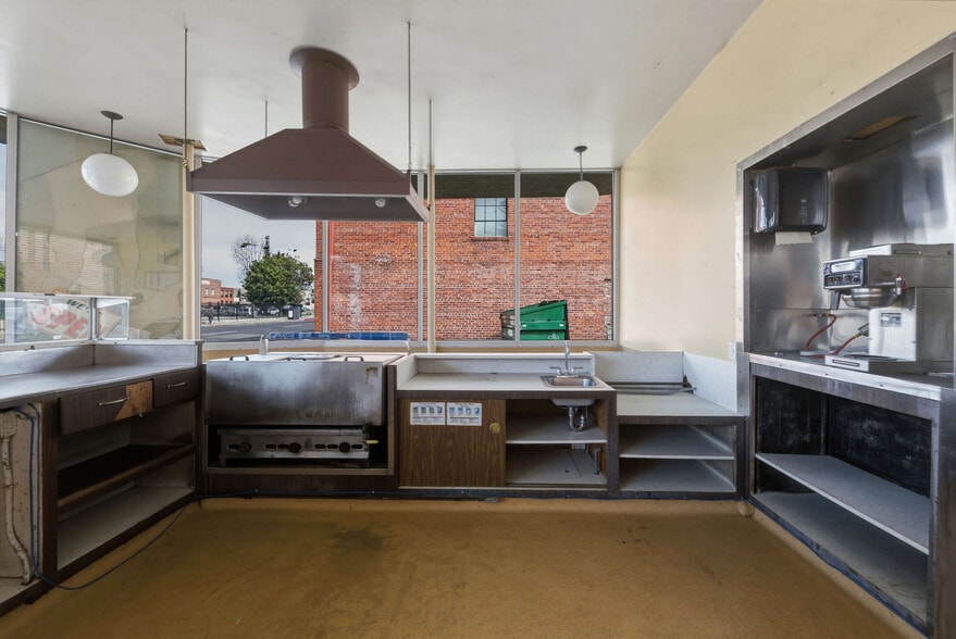 More Photos Of 951 C St, Hayward Fast Food For Sale