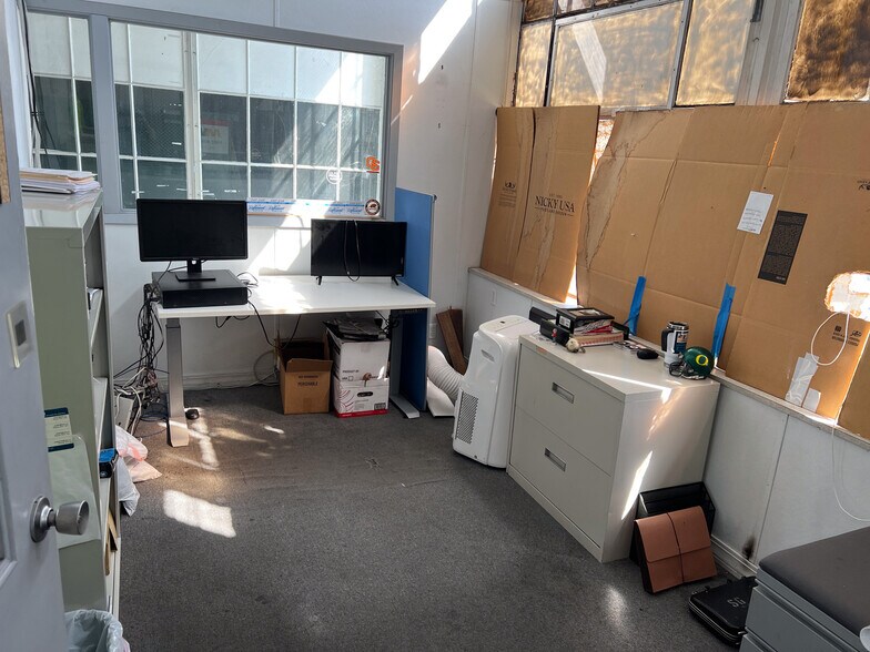 More Photos Of 223 SE 3rd Ave, Portland Warehouse For Sale