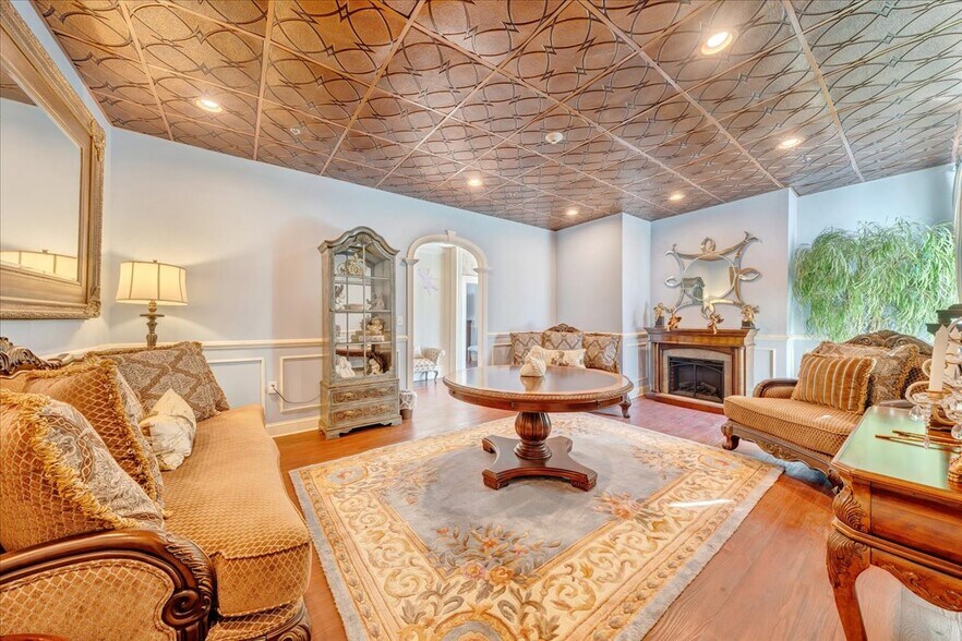 More Photos Of 812 E Main St, Bedford Lodge Meeting Hall For Sale