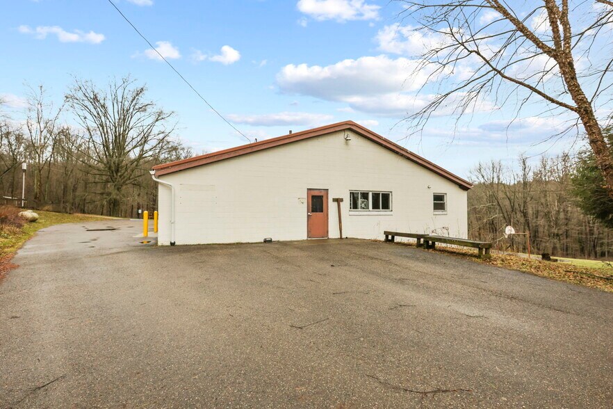 More Photos Of 5734 Durbin Rd, Bellville Specialty For Sale