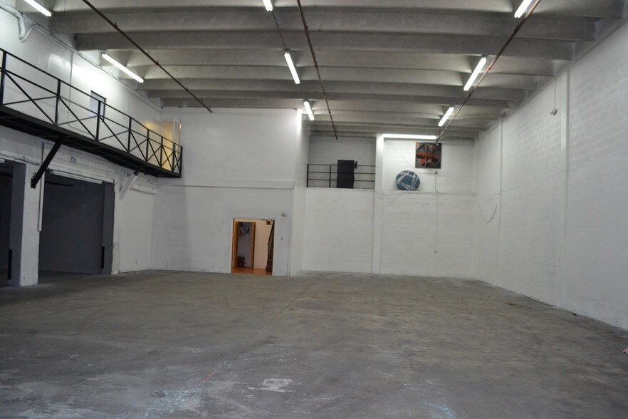 More Photos Of 6820-6856 NW 77th Ct, Miami Warehouse For Lease