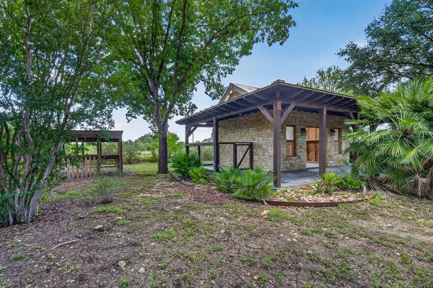 More Photos Of 2234 Highway 90 w, Castroville Flex For Sale
