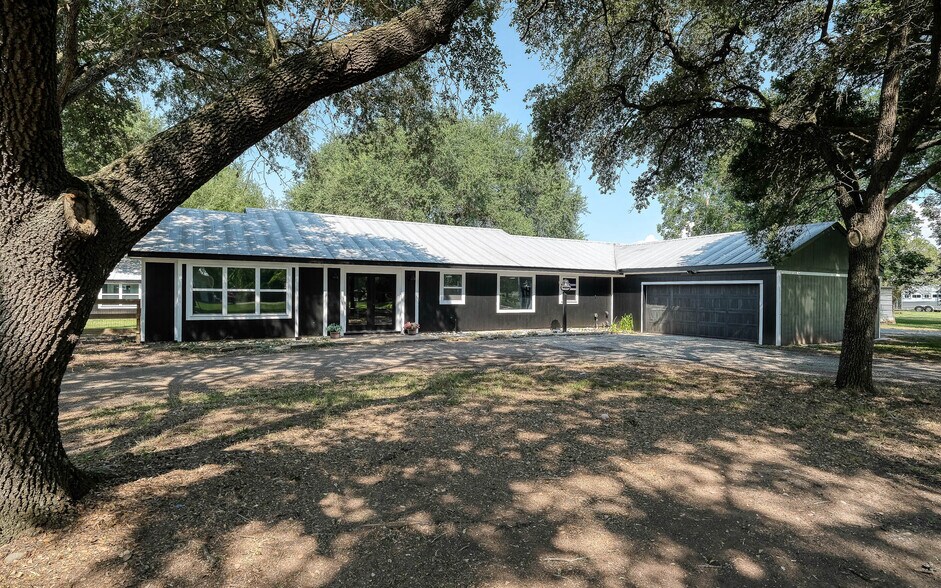 More Photos Of 20515 Kickapoo Rd, Waller Light Distribution For Sale