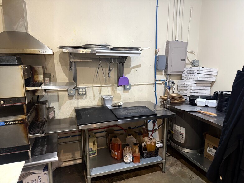 More Photos Of 103 N Nugent Ave, Johnson City Freestanding For Lease