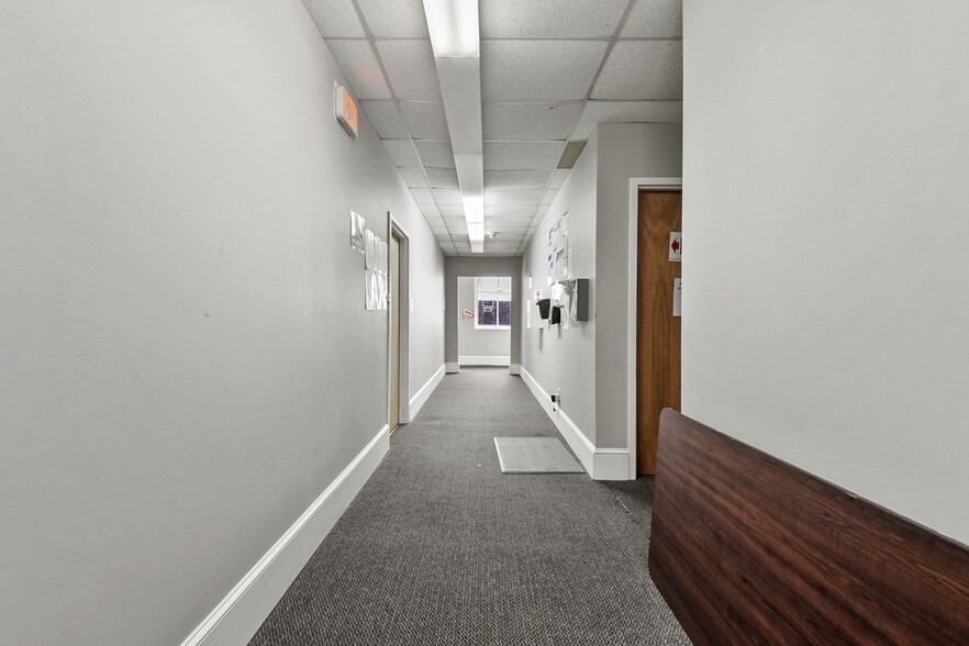 More Photos Of 5 Dover St, New Bedford Office For Lease