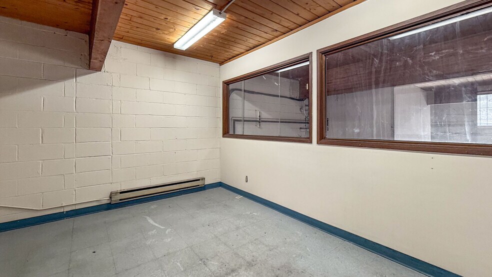 More Photos Of 441 Victoria St W, Kamloops Industrial For Lease