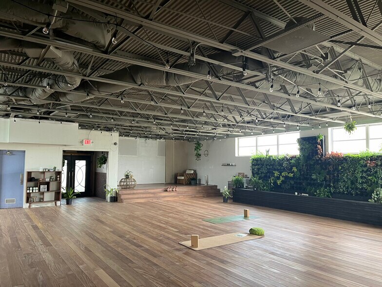 More Photos Of 6801 S West Shore Blvd, Tampa Freestanding For Lease