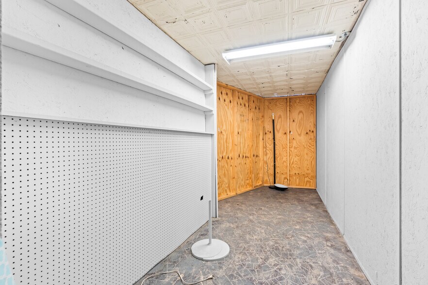 More Photos Of 207 E Elm St, Hillsboro Storefront Retail Residential For Sale