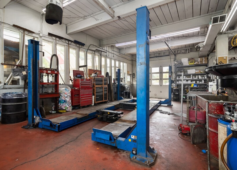More Photos Of 9139 E Saanich Rd, North Saanich Auto Dealership For Sale