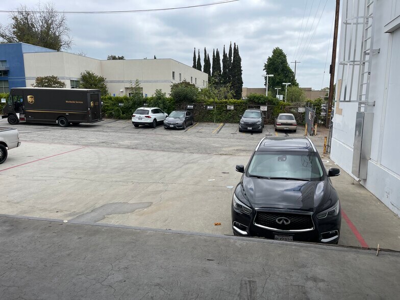 More Photos Of 2268 E Foothill Blvd, Pasadena Distribution For Lease