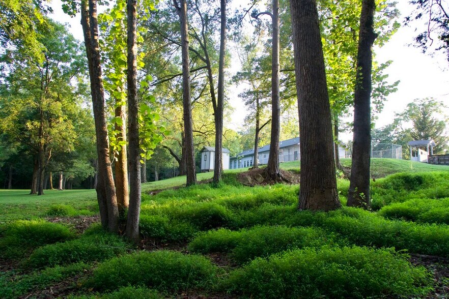 More Photos Of 719 New Hope Church Rd, Chapel Hill Veterinarian Kennel For Sale