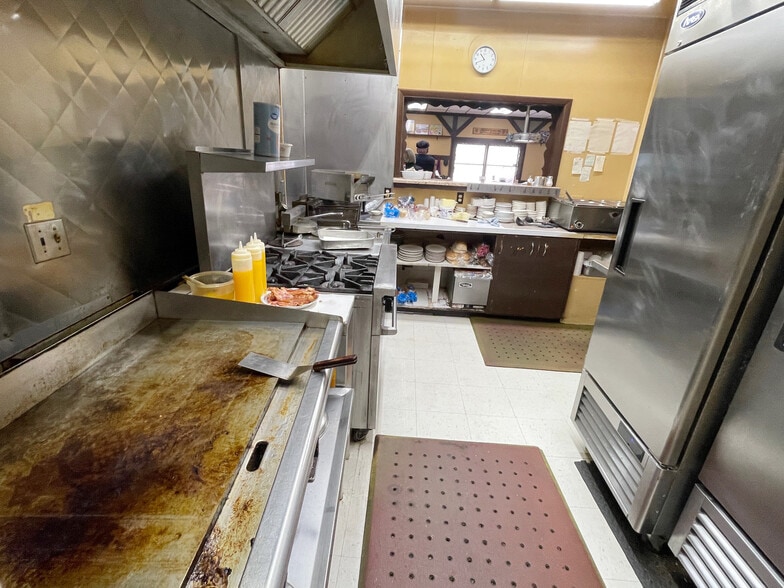 More Photos Of 216 N Main St, Marion Restaurant For Sale