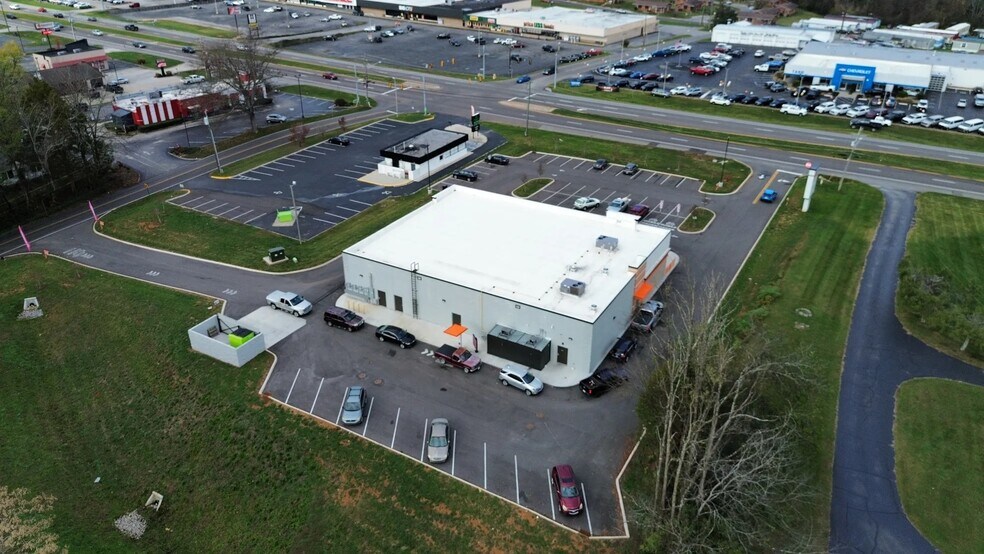 More Photos Of 305 E Broadway Blvd, Jefferson City Storefront Retail Office For Lease