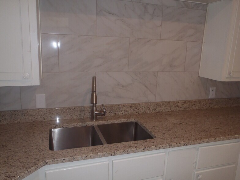 More Photos Of 2025 McLarty Dr, Newport Office For Sale