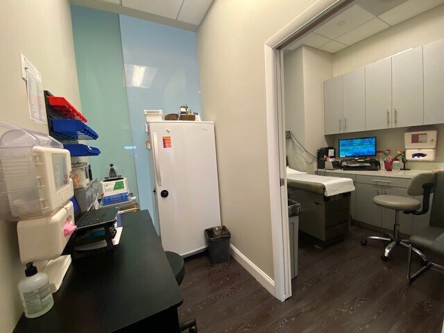 More Photos Of 21550 Biscayne Blvd, Aventura Medical For Lease