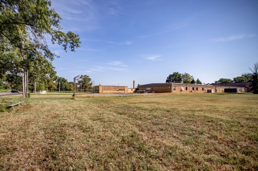 More Photos Of 1901 Mascoutah Ave, Belleville Schools For Sale