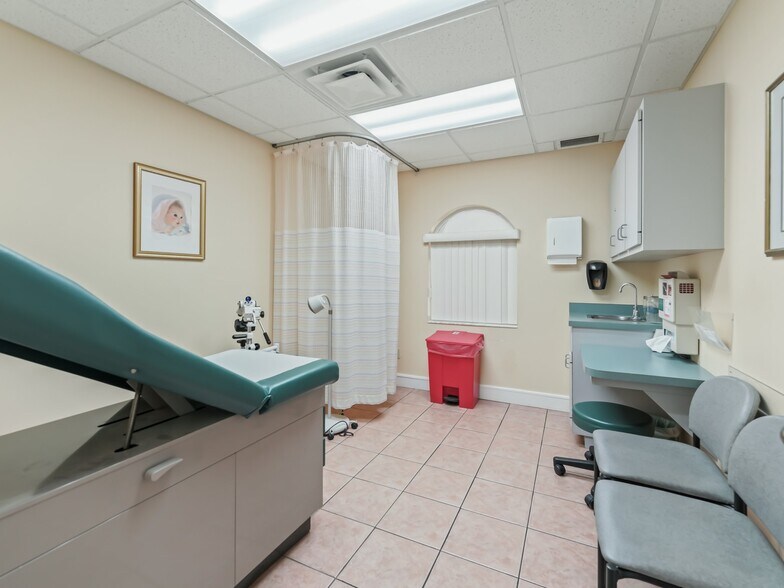 More Photos Of 1414 E Main St, Leesburg Medical For Lease