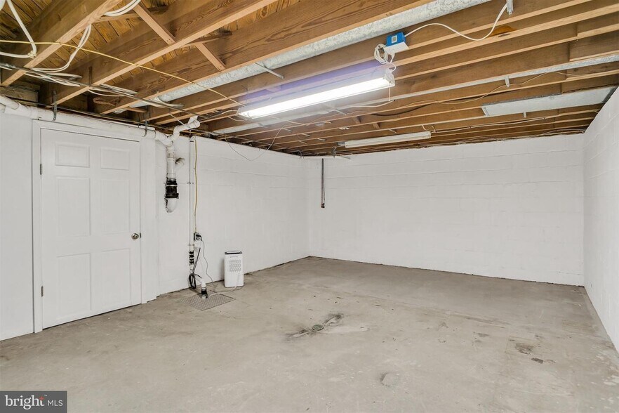 More Photos Of 4070 W Market St, York Office For Sale