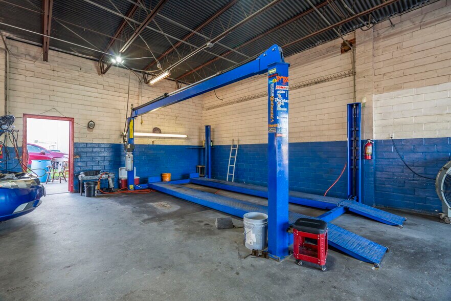 More Photos Of 1201 Preston Ave, Pasadena Auto Repair For Sale