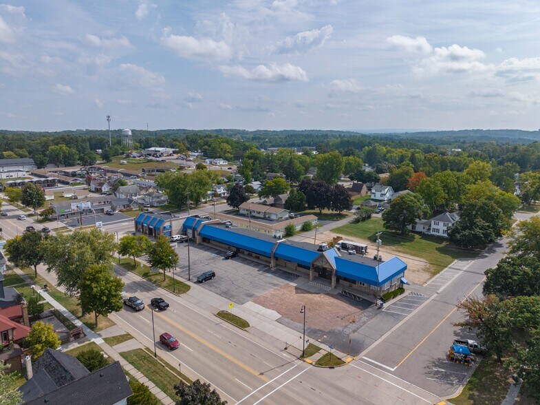 More Photos Of 802 Broadway, Wisconsin Dells Storefront Retail Office For Sale