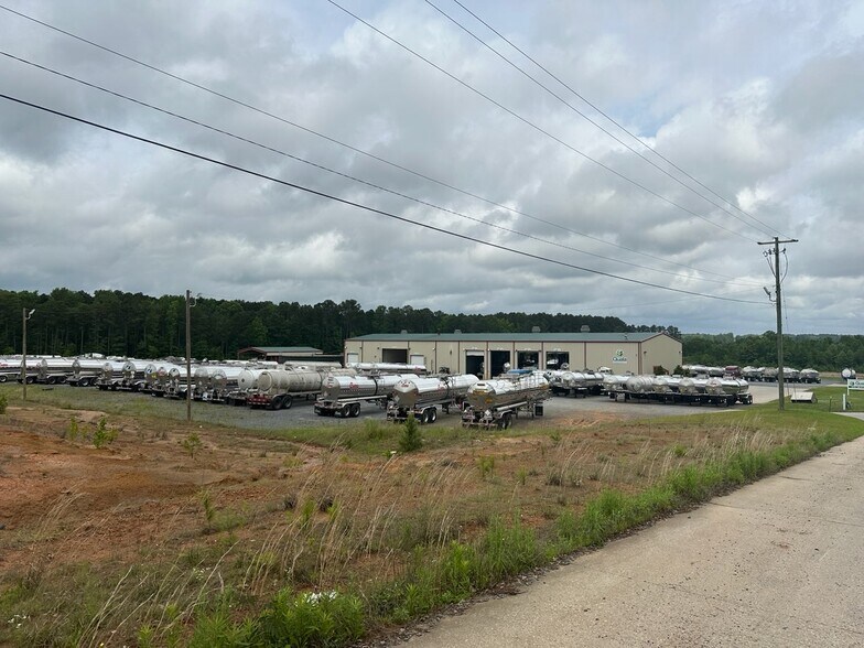 More Photos Of 1051 Aqua Dr, Haughton Distribution For Sale