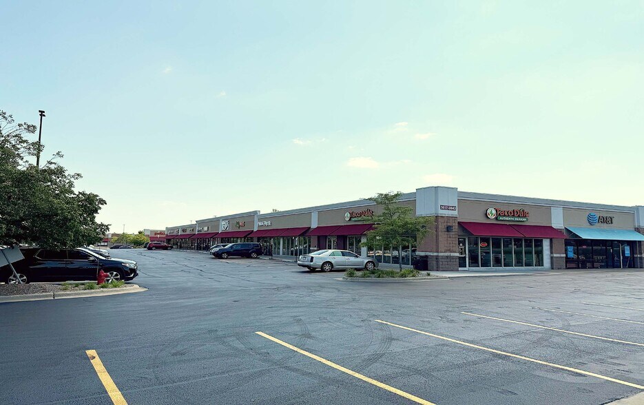 More Photos Of 3817-3843 E Main St, St Charles Storefront Retail Office For Lease
