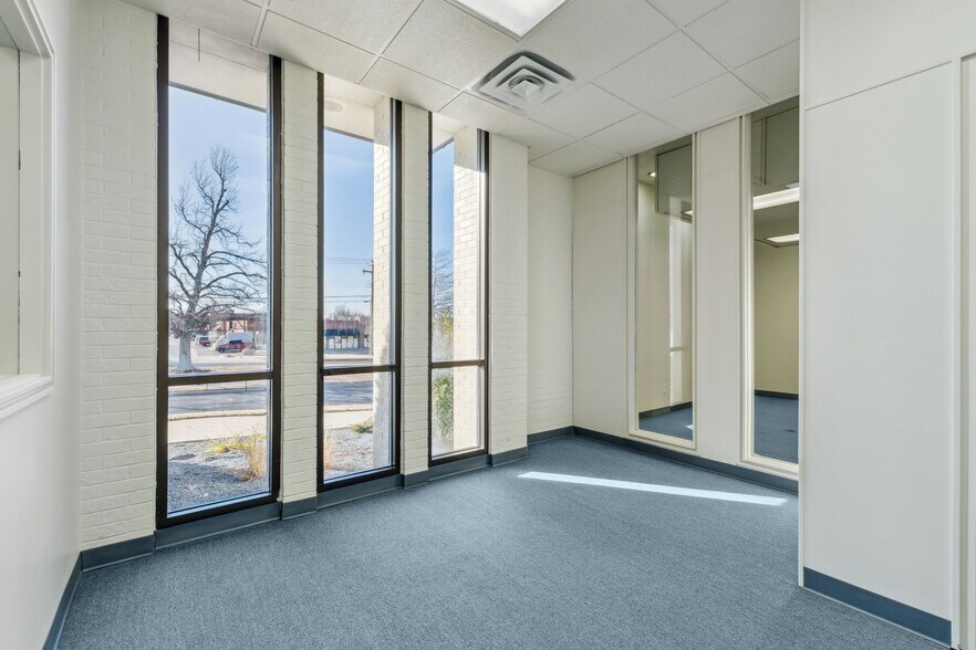 More Photos Of 414 N Air Depot Blvd, Midwest City Office For Lease
